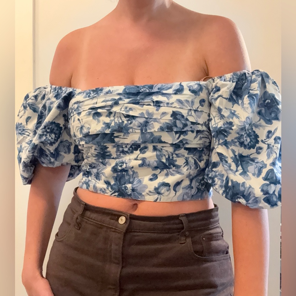 Abercrombie & Fitch White and Blue Floral Off-Shoulder Crop Top